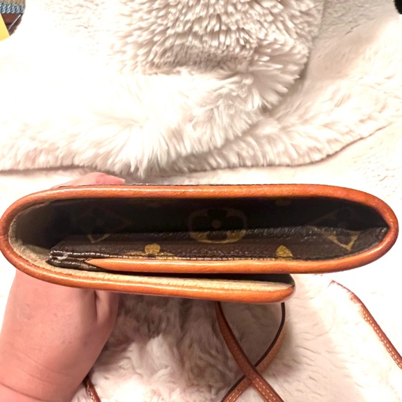 LOUIE VUITTON Monogram Pochette Twin GM - Picture 10 of 11